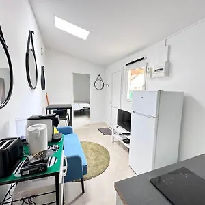 Maisonnette F2 De 20m2 Avec Jardin Privatif Antony